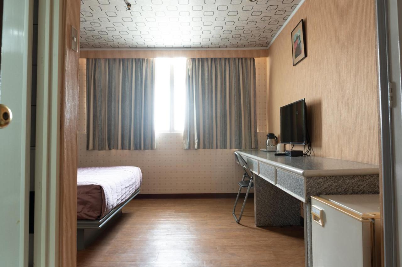 Tong Hsin Hotel Pingtung Ngoại thất bức ảnh