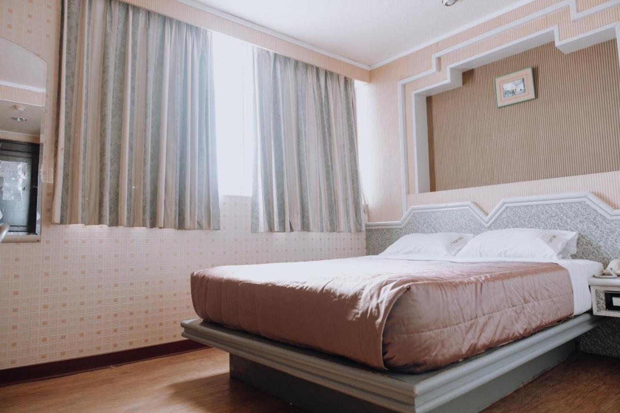 Tong Hsin Hotel Pingtung Ngoại thất bức ảnh