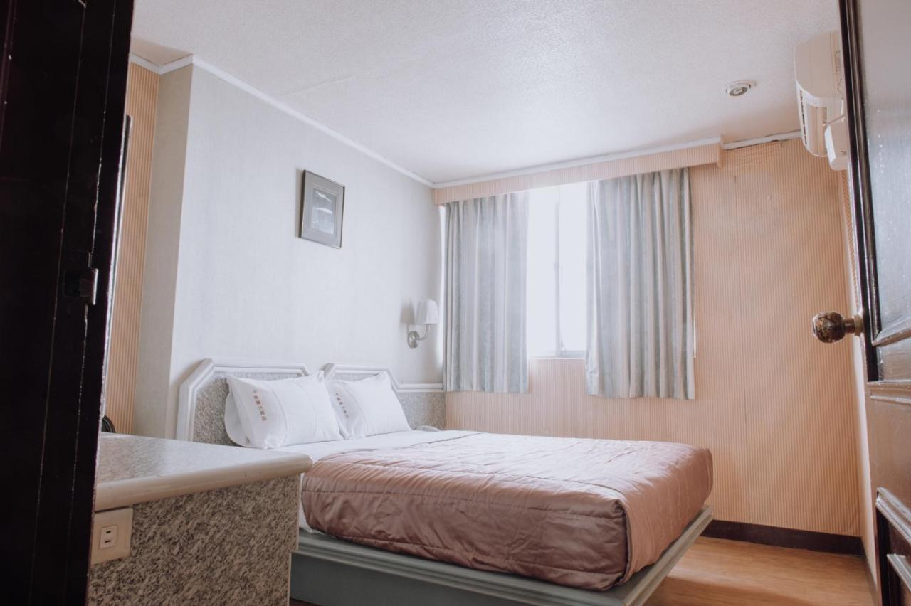 Tong Hsin Hotel Pingtung Ngoại thất bức ảnh