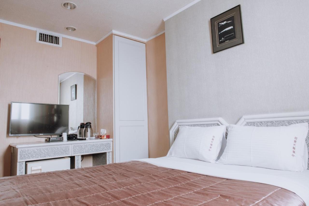 Tong Hsin Hotel Pingtung Ngoại thất bức ảnh