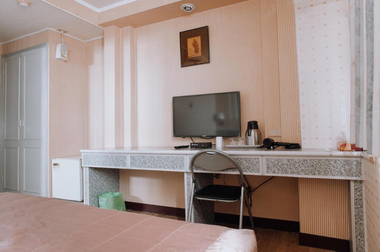 Tong Hsin Hotel Pingtung Ngoại thất bức ảnh