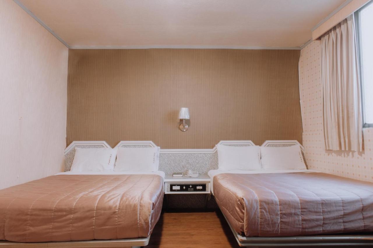 Tong Hsin Hotel Pingtung Ngoại thất bức ảnh
