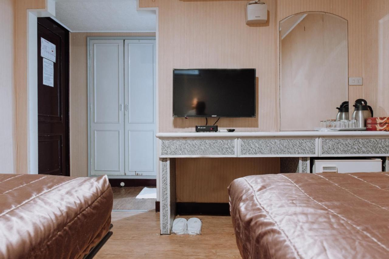 Tong Hsin Hotel Pingtung Ngoại thất bức ảnh