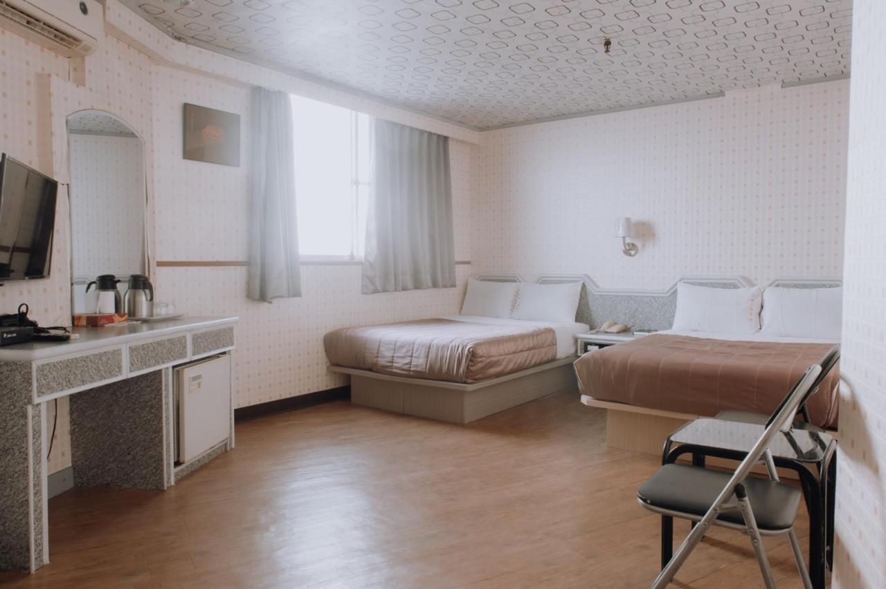 Tong Hsin Hotel Pingtung Ngoại thất bức ảnh