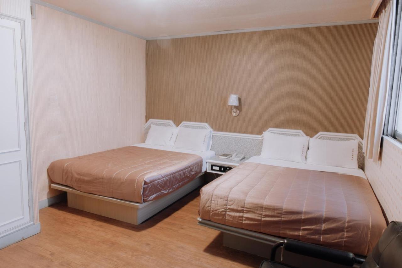 Tong Hsin Hotel Pingtung Ngoại thất bức ảnh